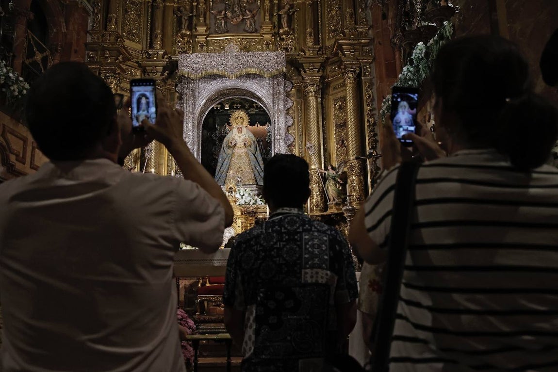 Visita de devotos a la Macarena este domingo