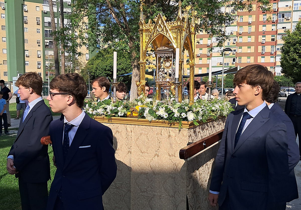 Altair celebra con solemnidad la procesión del Corpus Christi