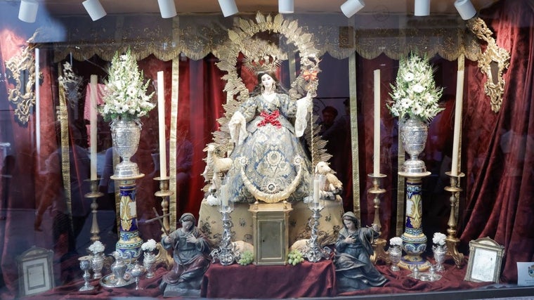 Escaparate de la Hermandad de Montserrat para el Corpus de Sevilla 2024