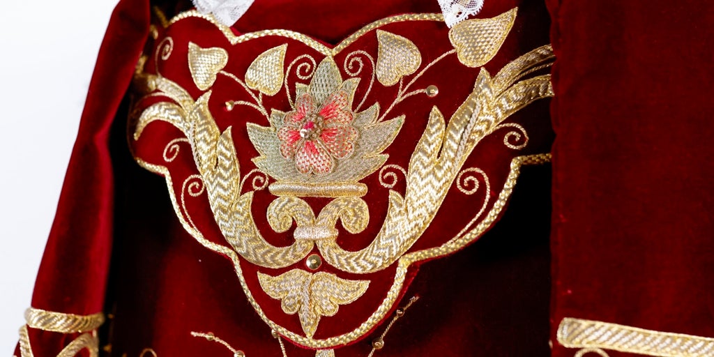 San Pablo restaura y enriquece la saya de la Virgen del Rosario Doloroso