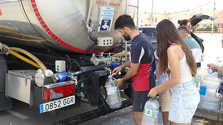 Aguas del Huesna ha asegurado que el suministro de agua corriente en Utrera se va a recuperar en las próximas horas