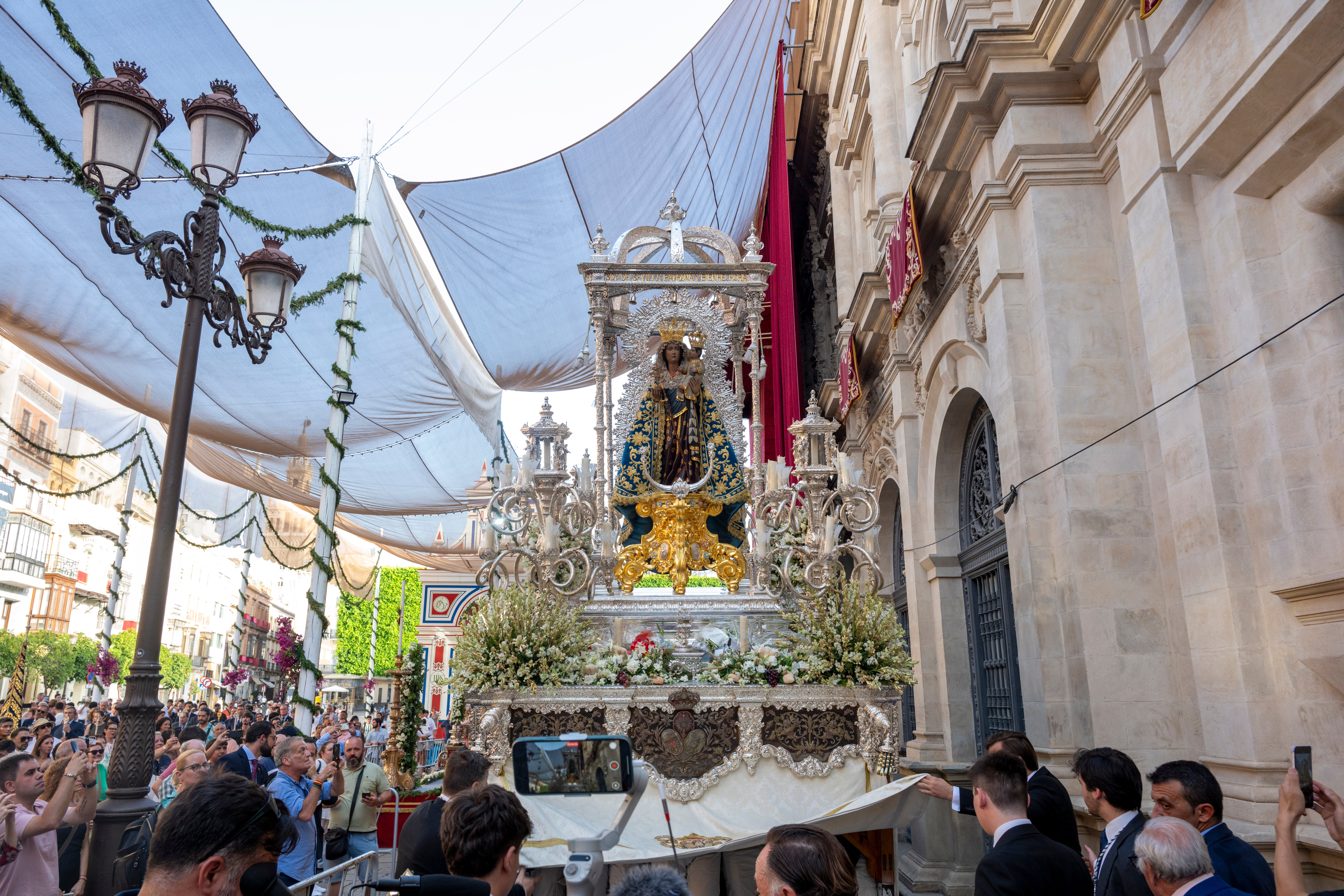 El regreso de la Hiniesta Gloria y el Señor de la Cena, en imágenes