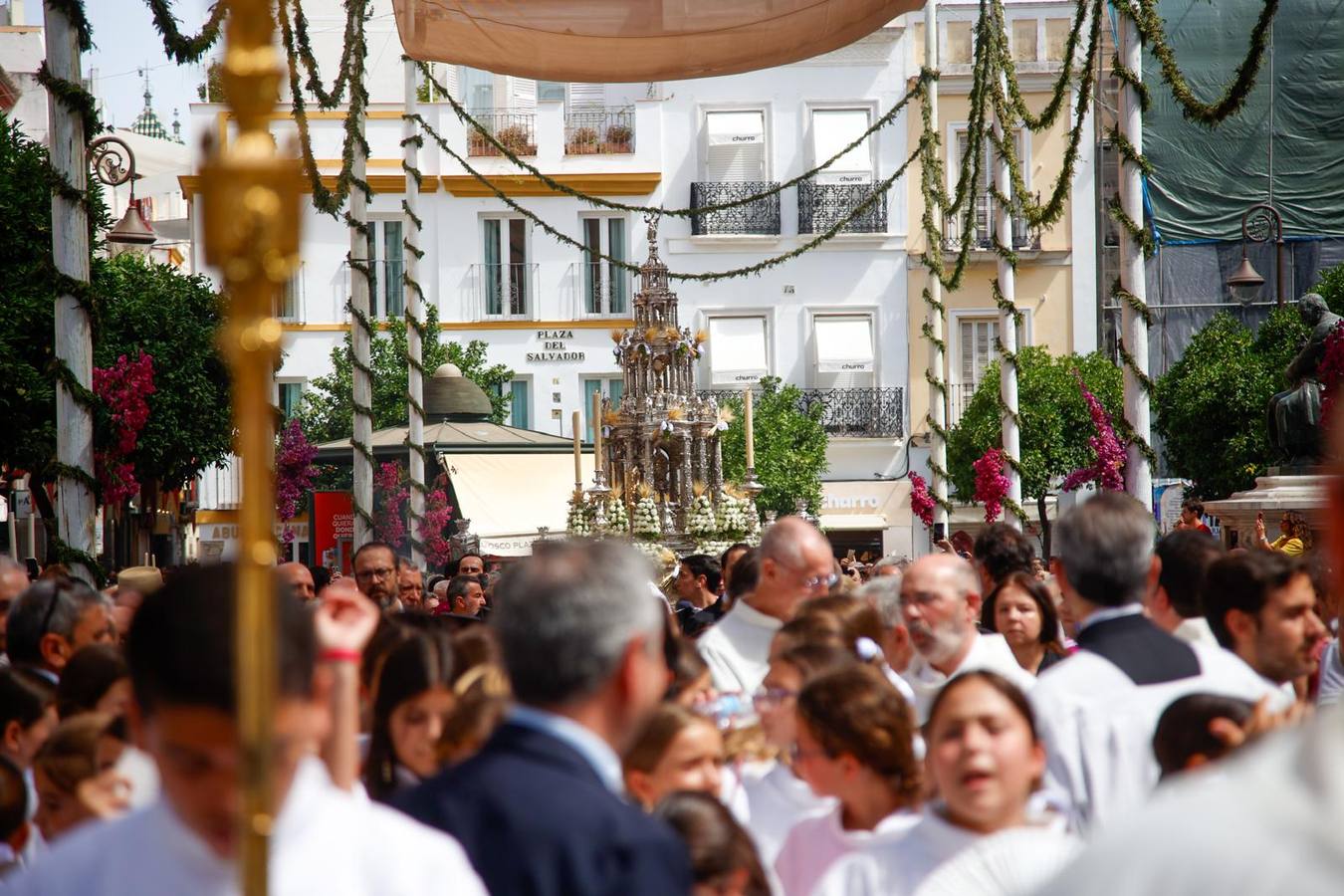 Procesión del Corpus en los alrededores de la Catedral