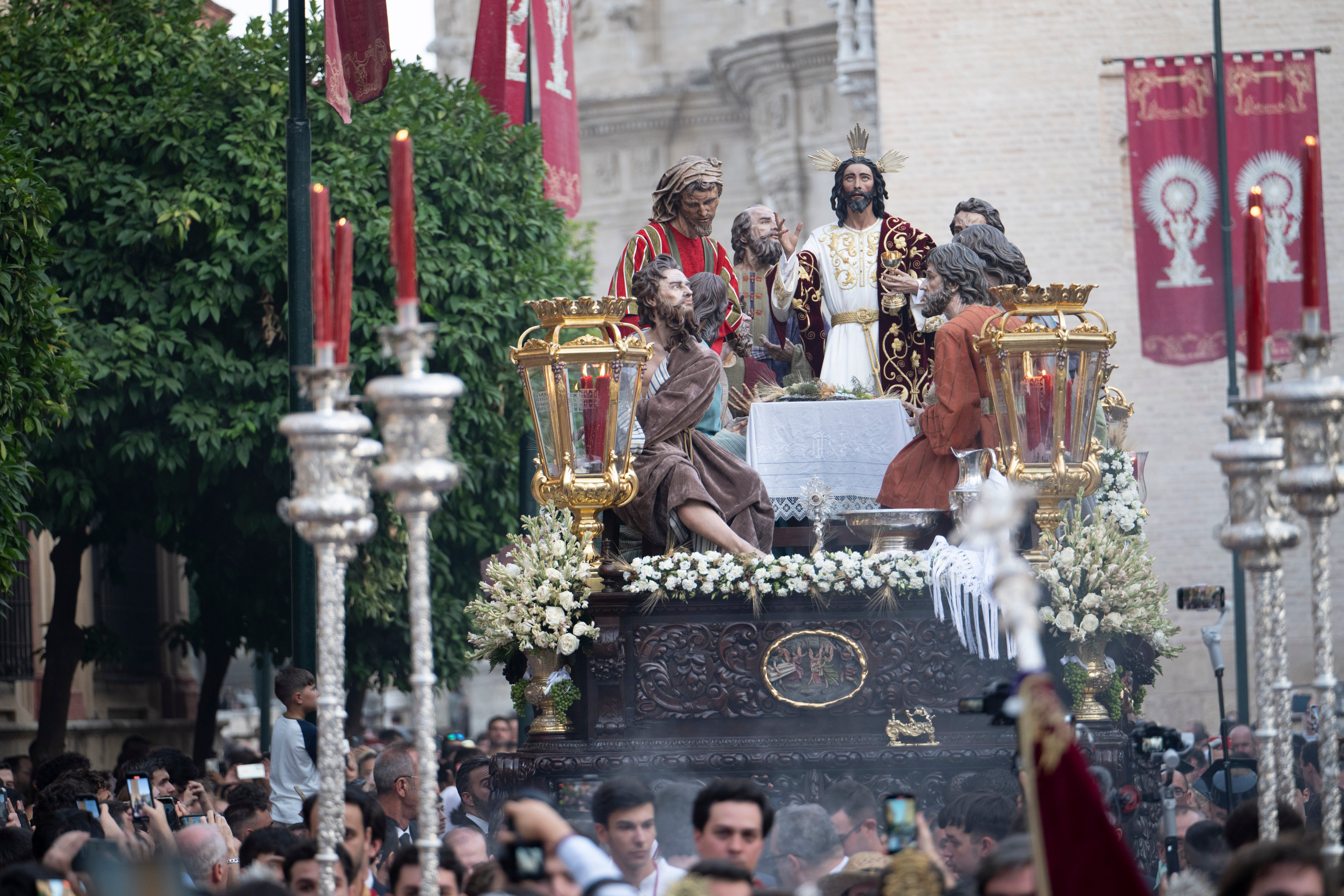 El regreso de la Hiniesta Gloria y el Señor de la Cena, en imágenes