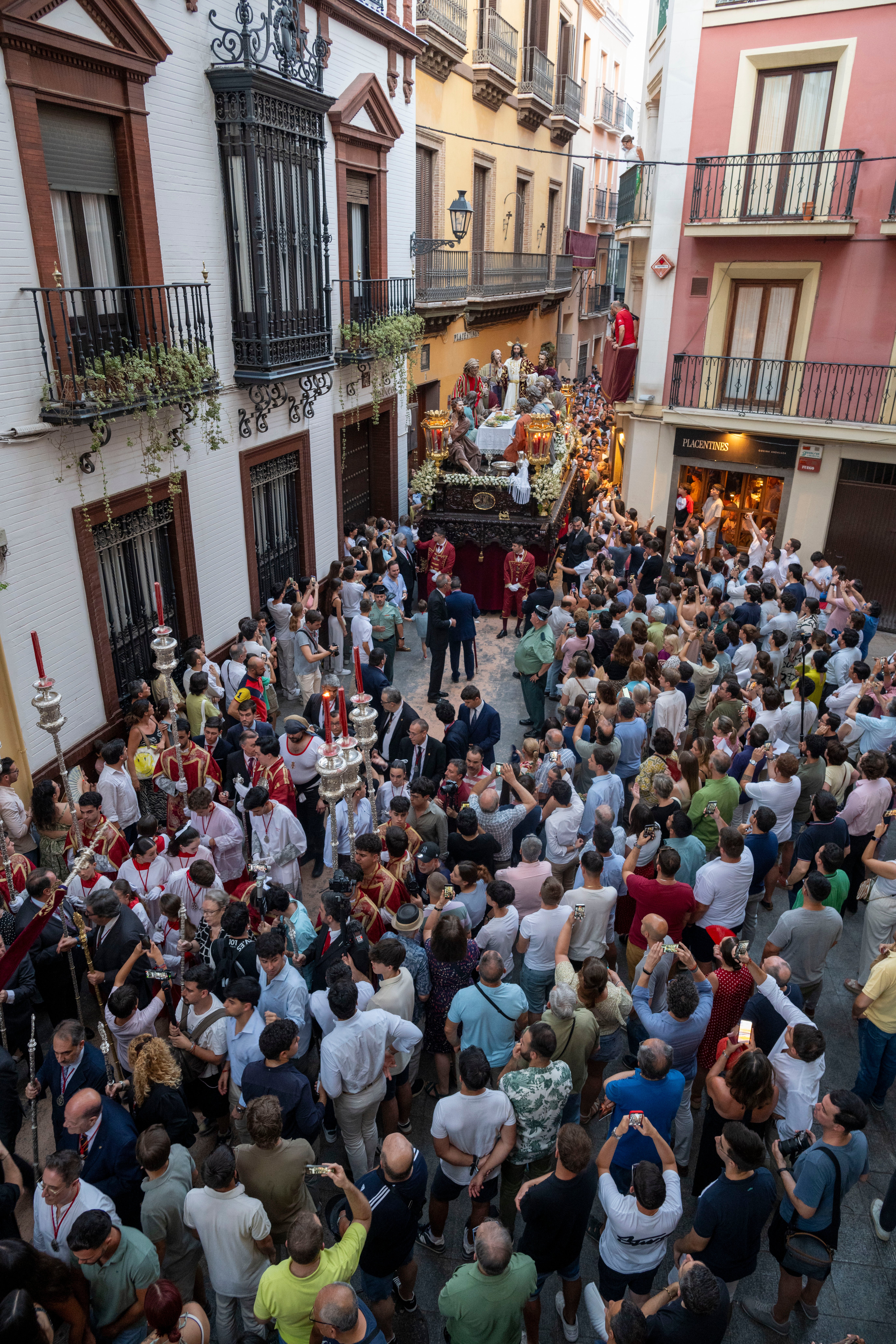 El regreso de la Hiniesta Gloria y el Señor de la Cena, en imágenes