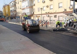 El Ayuntamiento de Sevilla renovará el pavimento de la avenida de la Barzola