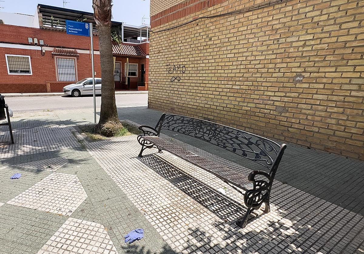 Plaza de Brenes donde ha sido encontrado el cuerpo del joven