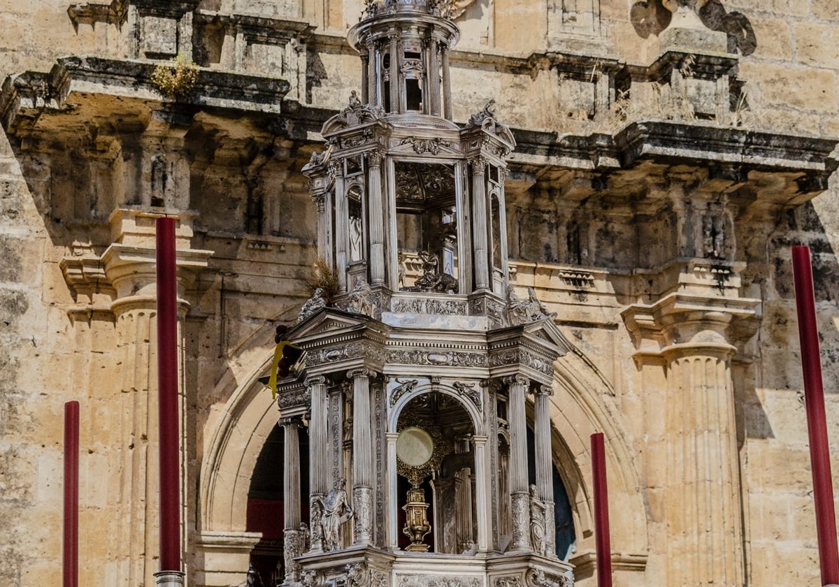 Custodia de Carmona, obra de Diego Alfaro, que data del siglo XVI