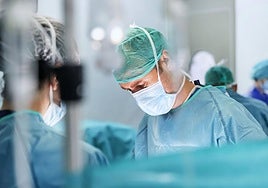 El Instituto Clavel y el grupo CNA firman un convenio para casos de cirugía compleja y avanzada de columna en Sevilla