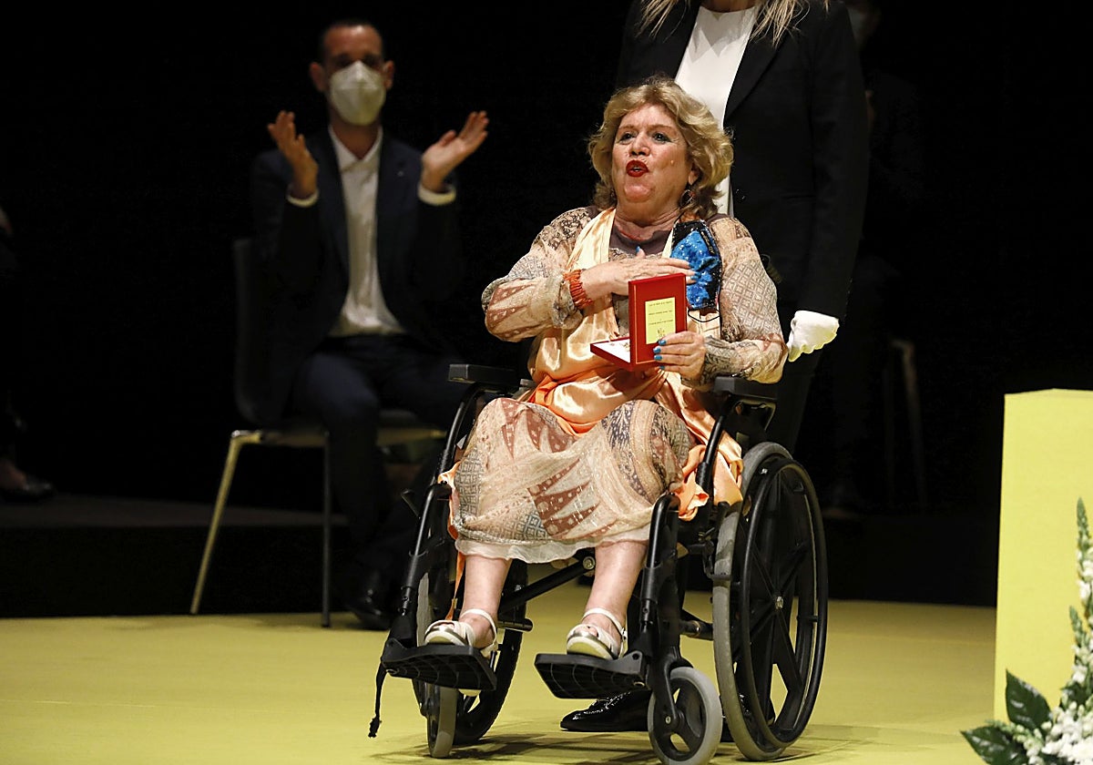La artista María Jiménez recibió la Medalla de la Ciudad en el año 2021