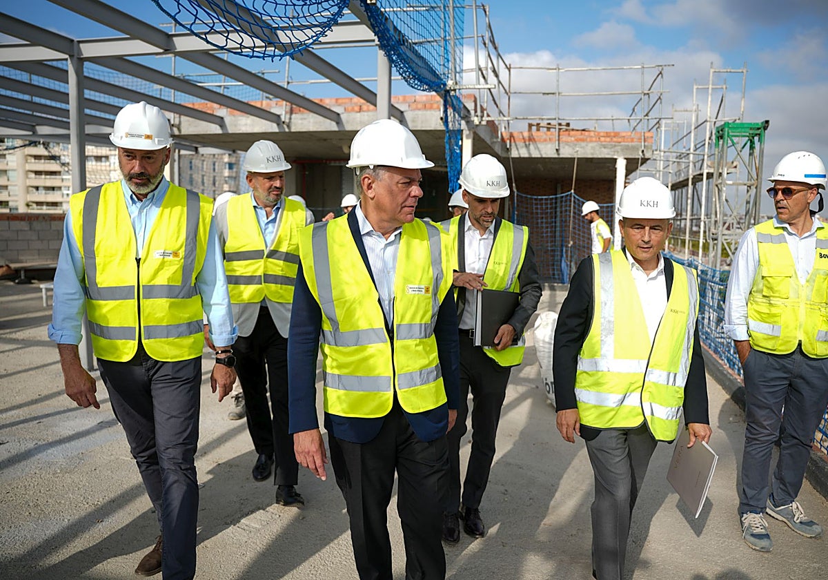 José Luis Sanz visita las obras en Altadis