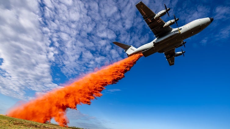 El A400M, un bombero del aire capaz de domar incendios de gran magnitud