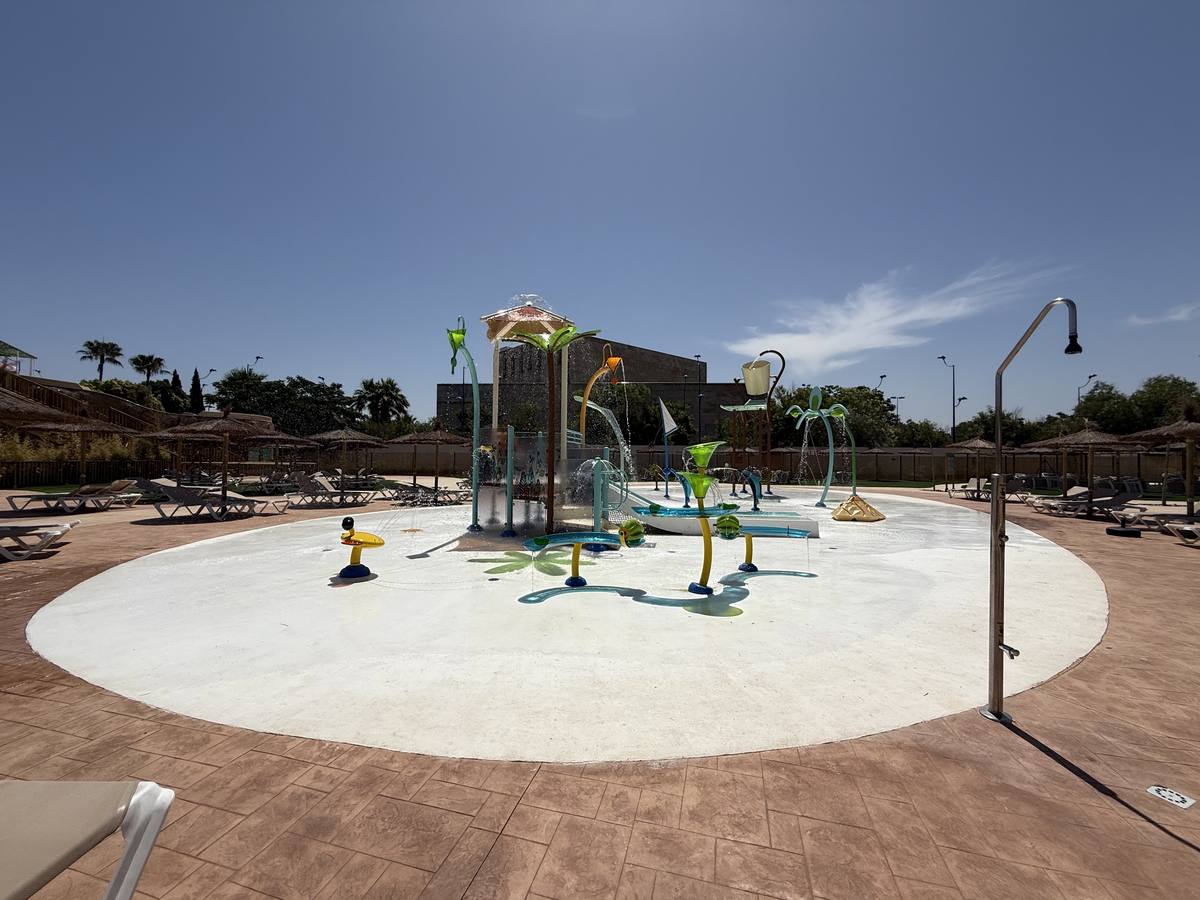 Diferentes zonas con lagunas y toboganes ayudan a suavizar las altas temperaturas de Sevilla