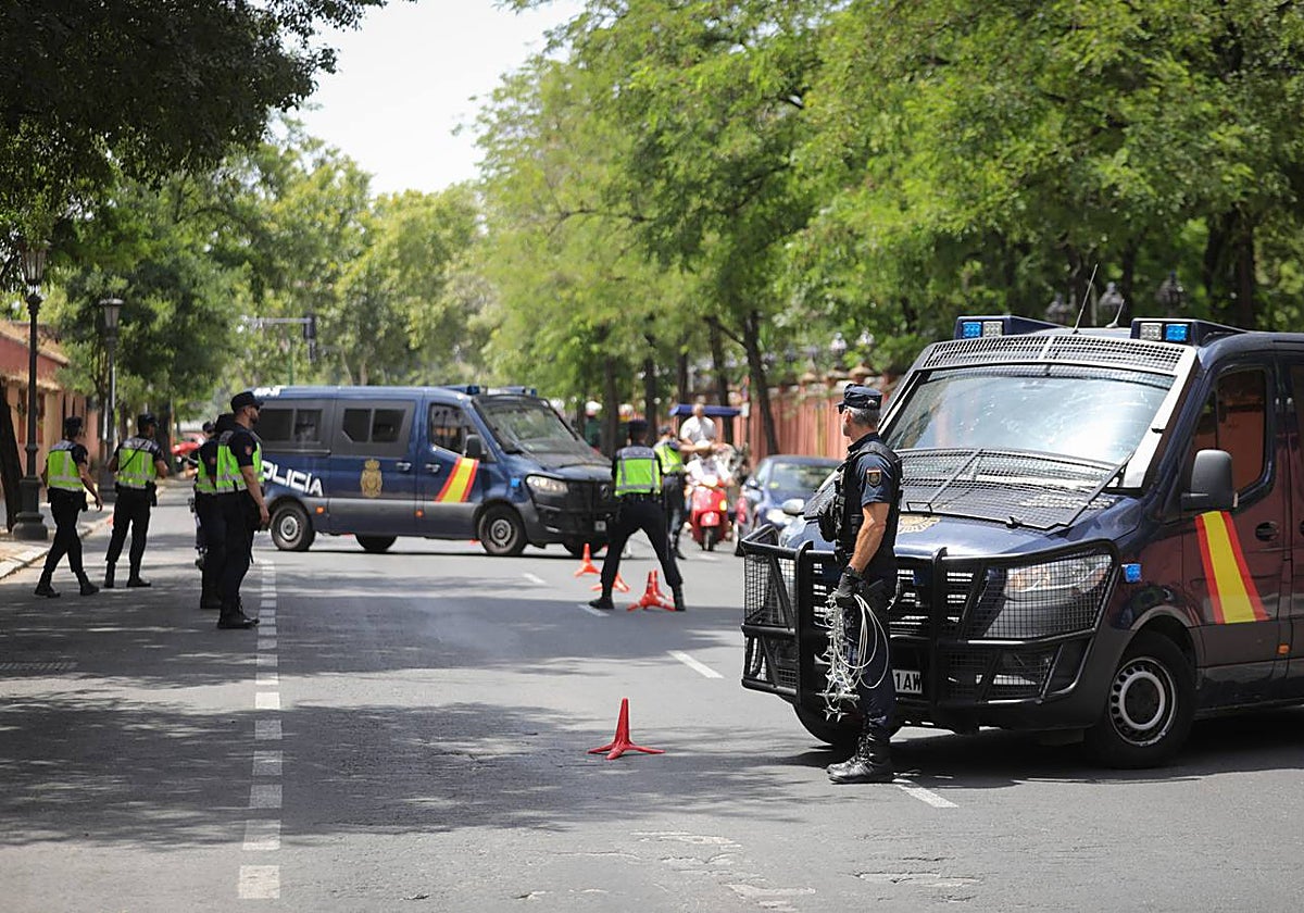 Miembros de la Policía Local y Nacional así como equipos de la Guardia Civil han tomado Sevilla para la Cumbre de la ONU