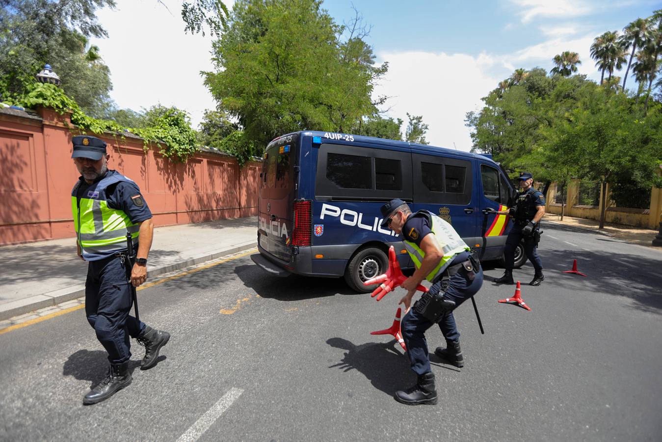 Miembros de la Policía Local y Nacional así como equipos de la Guardia Civil han tomado Sevilla para la Cumbre de la ONU