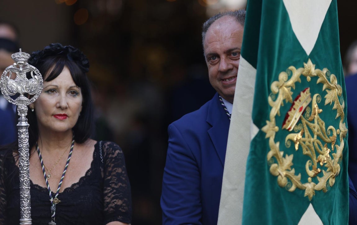 El traslado de la Virgen del Rocío de la Redención a la iglesia del Salvador, en imágenes