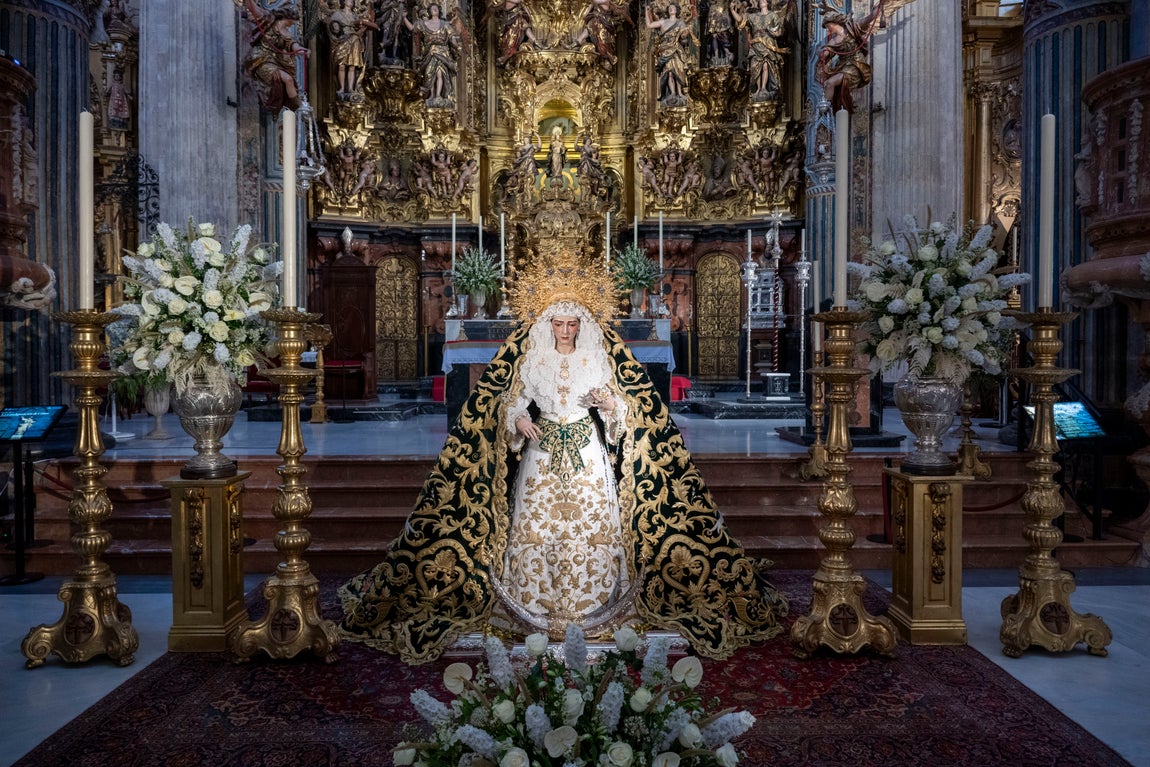El besamanos extraordinario de la Virgen del Rocío