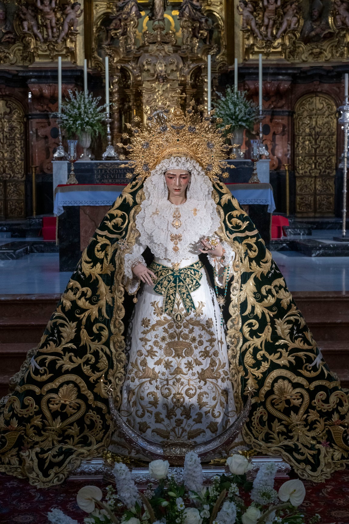 El besamanos extraordinario de la Virgen del Rocío