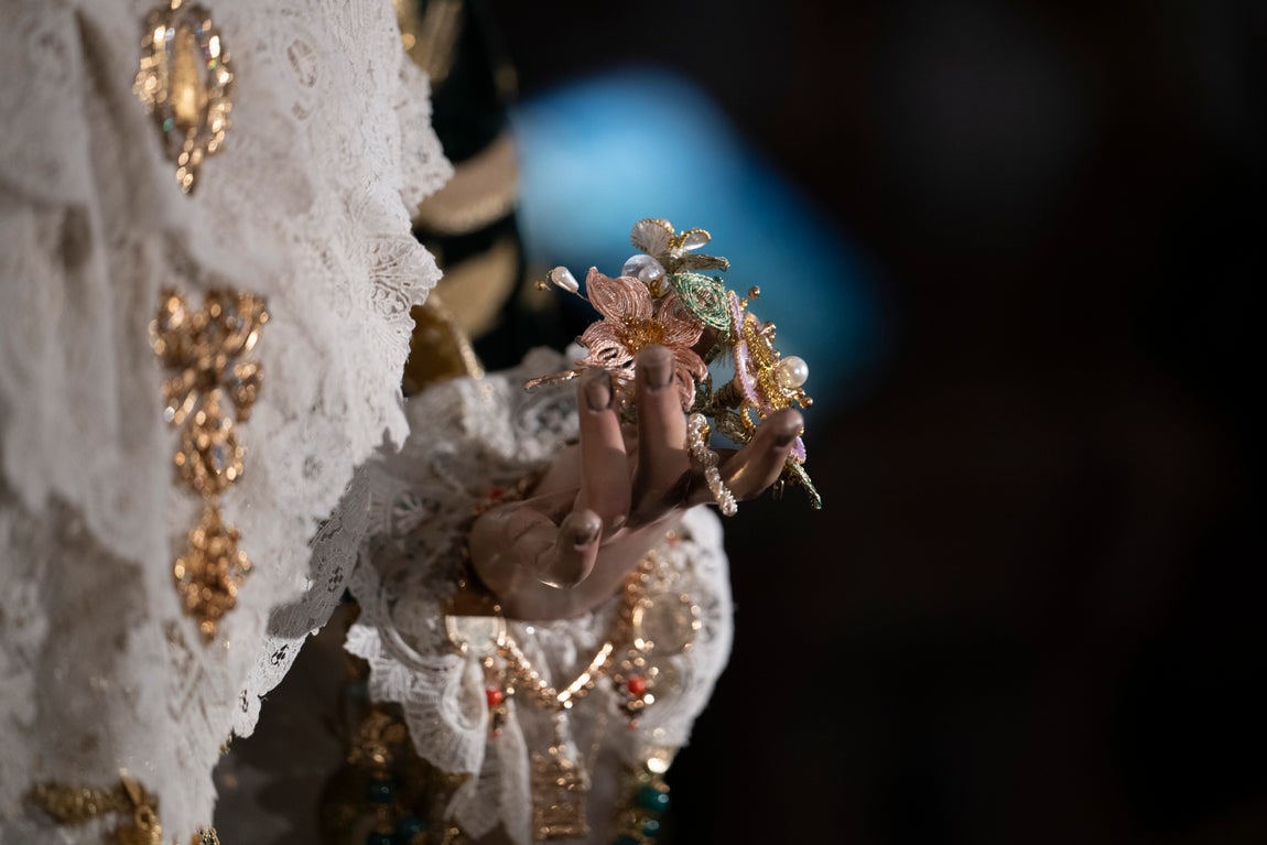 El besamanos extraordinario de la Virgen del Rocío