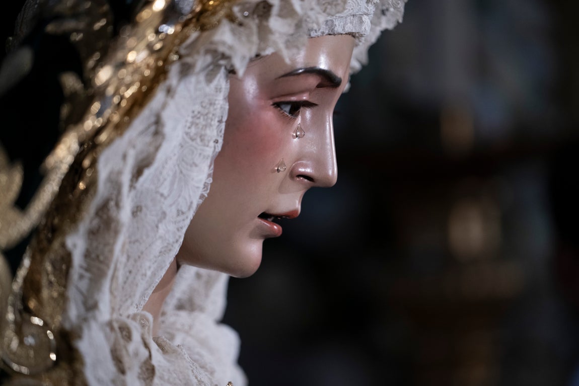 El besamanos extraordinario de la Virgen del Rocío