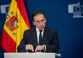 Albares resta importancia al desaire de Sánchez con Sanz y Moreno en la cena de Dueñas y pide disculpas a los sevillanos «por la incomodidad de la Cumbre»