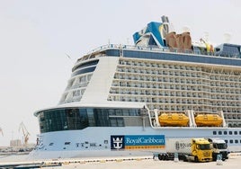 Royal Caribbean decide no reparar su crucero 'Star' en Cádiz por el impacto de la huelga del metal
