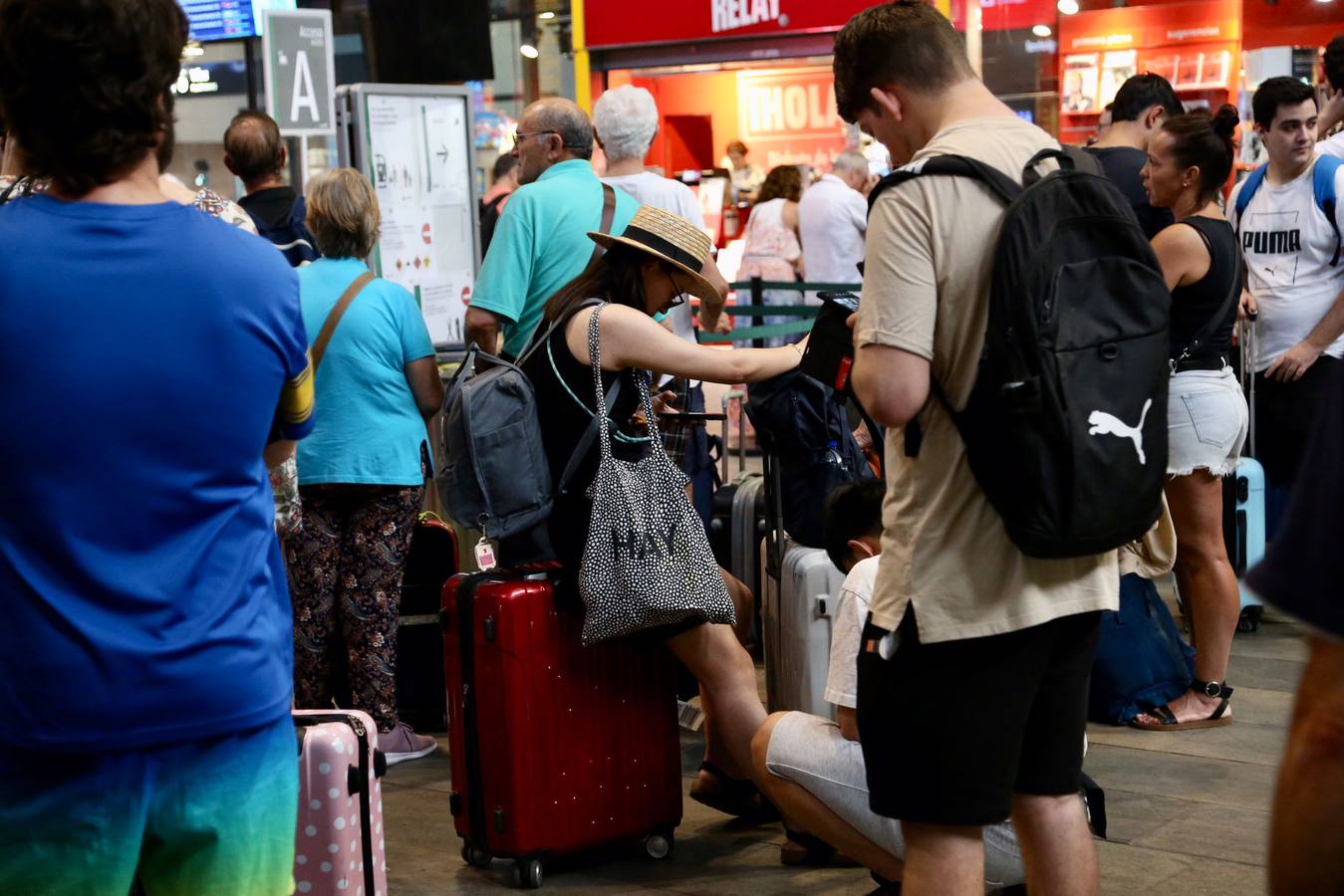 Miles de usuarios abarrotan de nuevo Santa Justa tras una nueva incidencia técnica