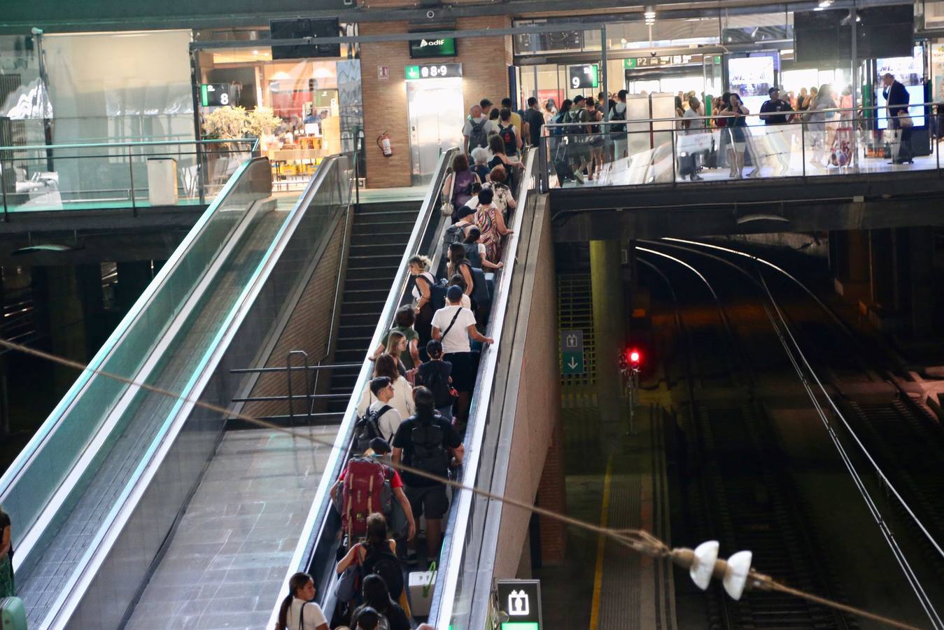 Miles de usuarios abarrotan de nuevo Santa Justa tras una nueva incidencia técnica