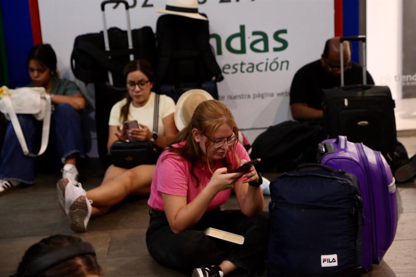 Miles de usuarios abarrotan de nuevo Santa Justa tras una nueva incidencia técnica