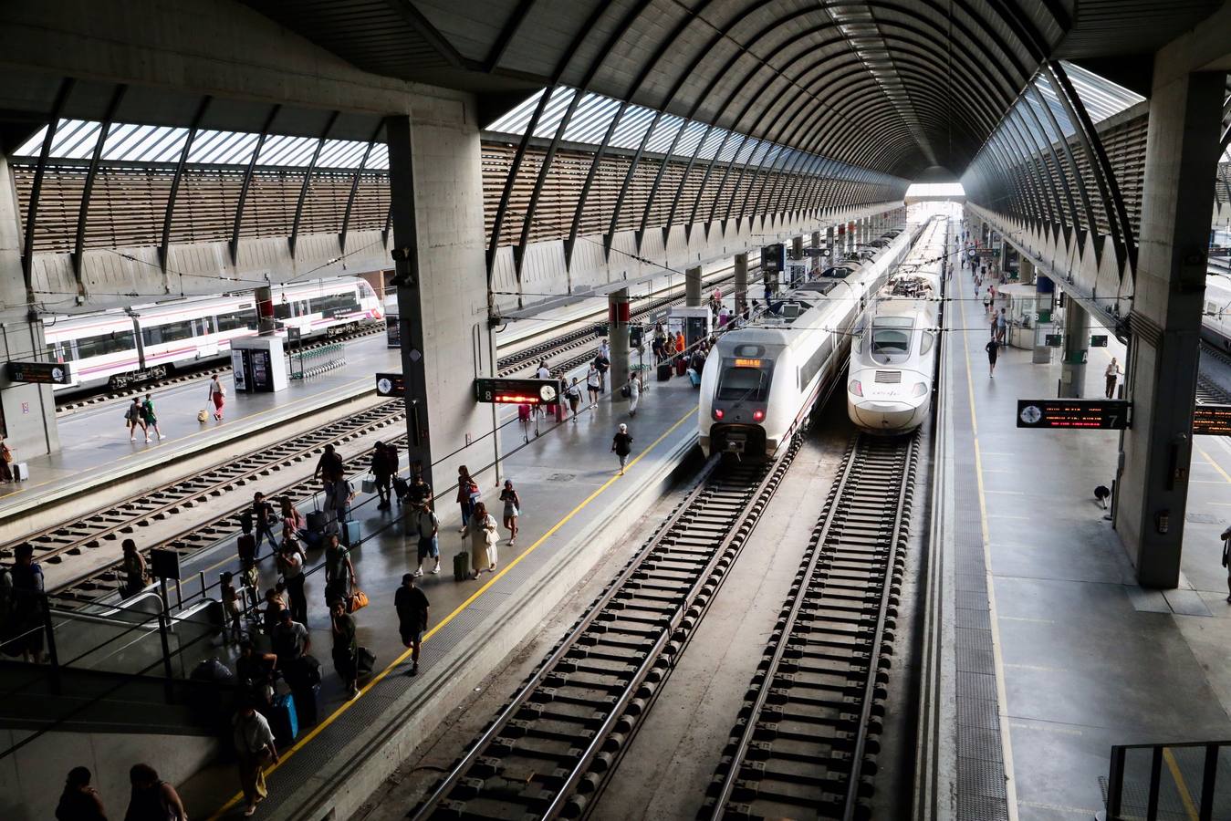 Miles de usuarios abarrotan de nuevo Santa Justa tras una nueva incidencia técnica