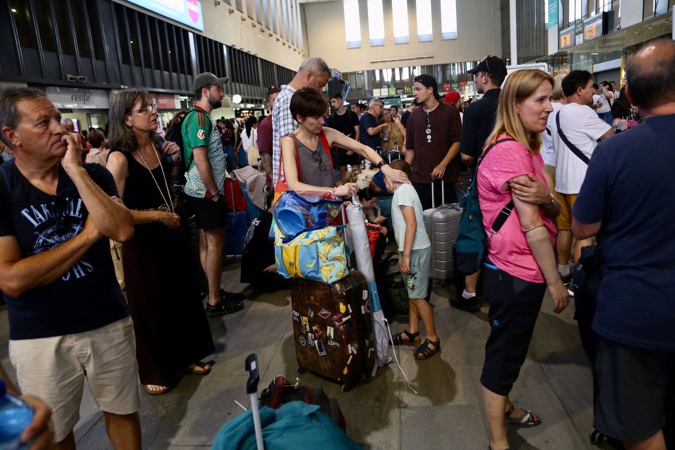 Miles de usuarios abarrotan de nuevo Santa Justa tras una nueva incidencia técnica