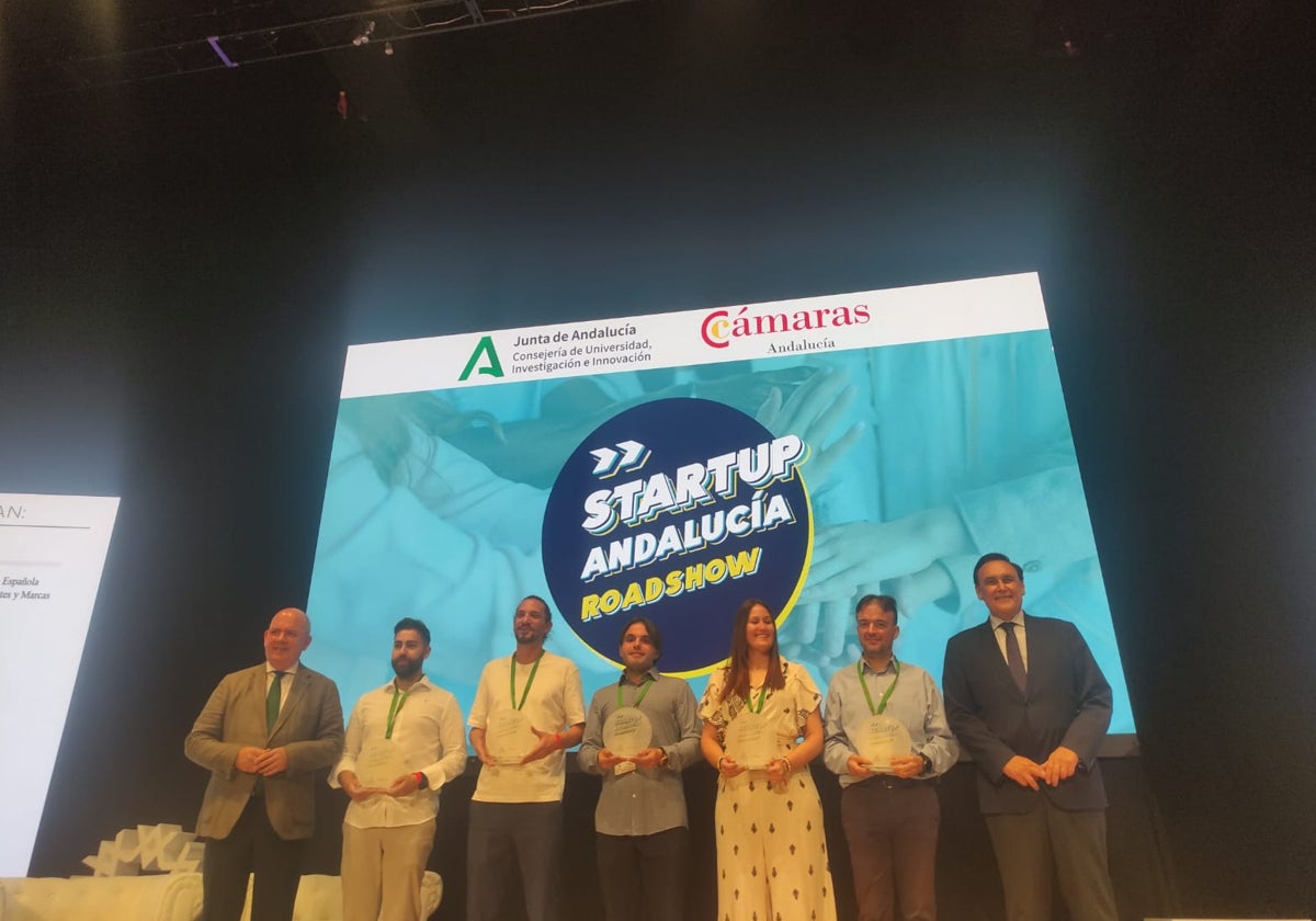 Entrega de las distinciones a las startups ganadoras en el Roadshow