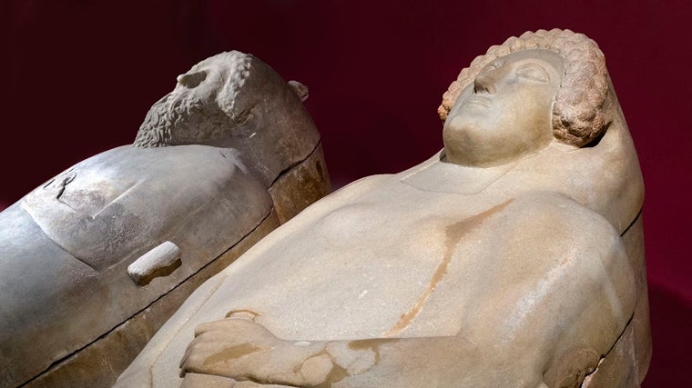 Sarcófagos antropoides fenicios de Cádiz (Museo de Cádiz). Únicos en la península ibérica y solo comparables en Europa con los hallados en Sicilia, inspirados en los modelos orientales de Sidón y Beirut