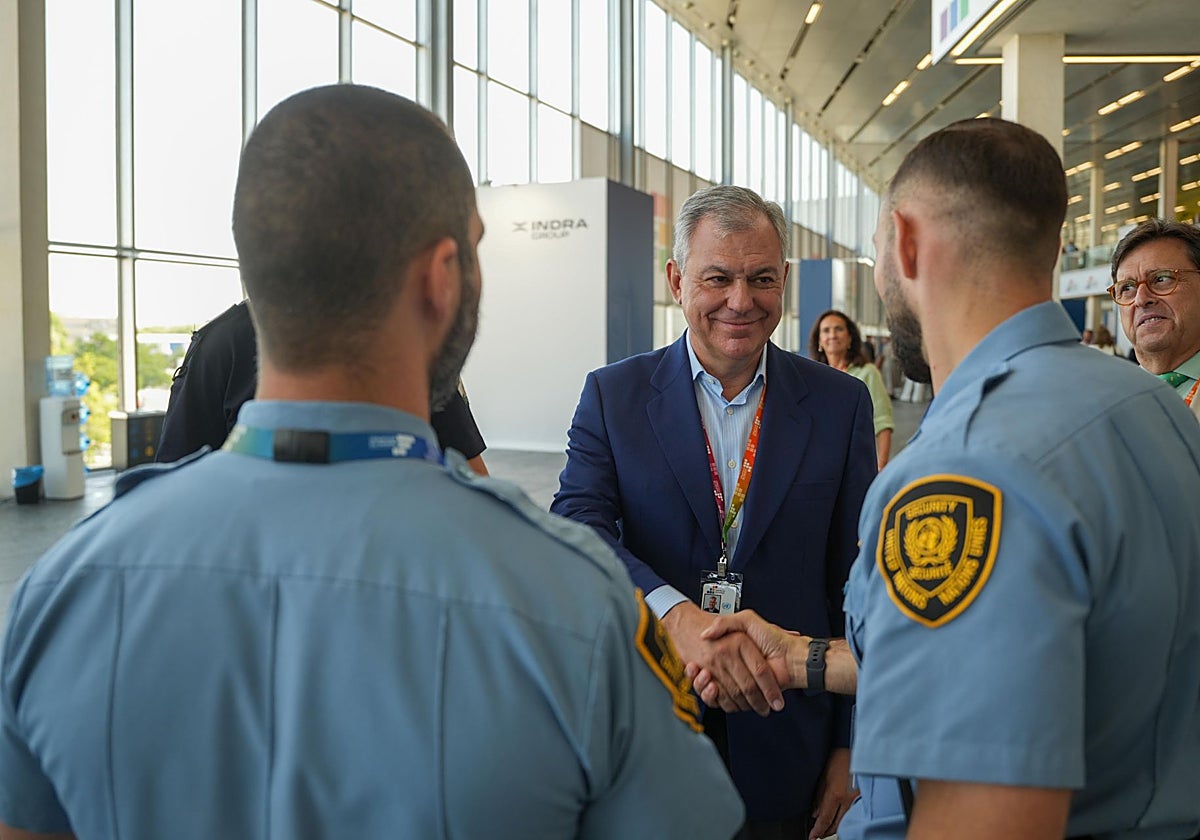 El alcalde de Sevilla, José Luis Sanz, ha realizado una visita este jueves a la sede de la Cumbre de la ONU