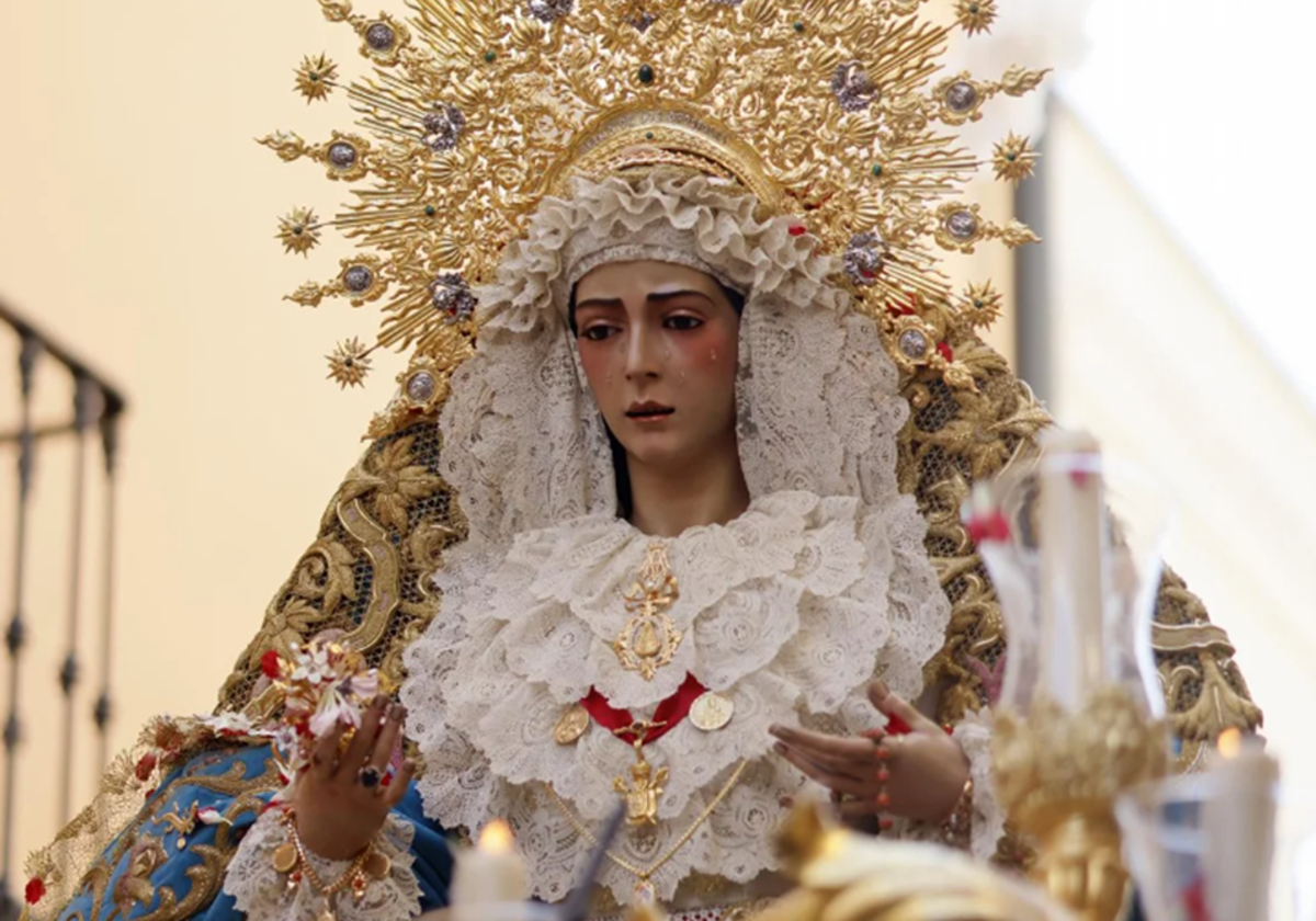 Imagen del traslado de la Virgen del Rocío de la Redención a la iglesia del Salvador