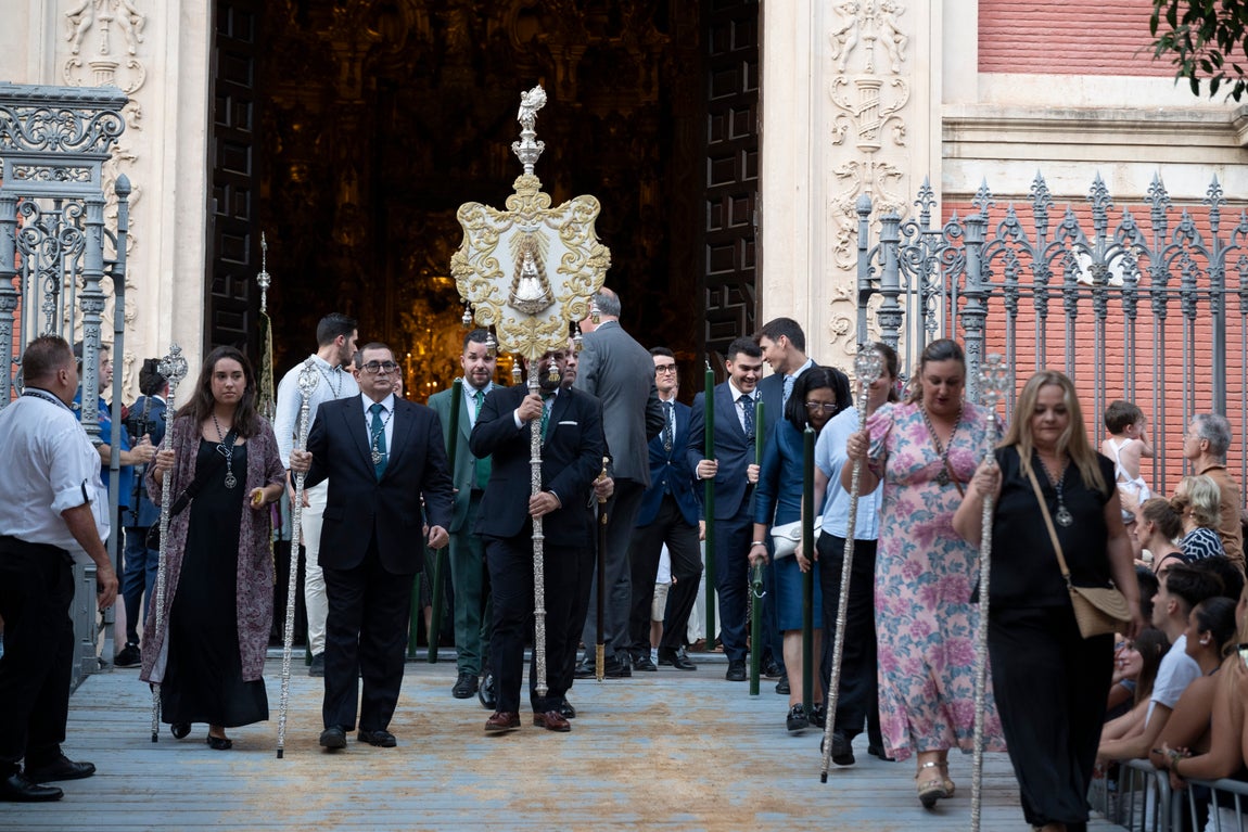 El traslado de la Virgen del Rocío a la Catedral, en imágenes