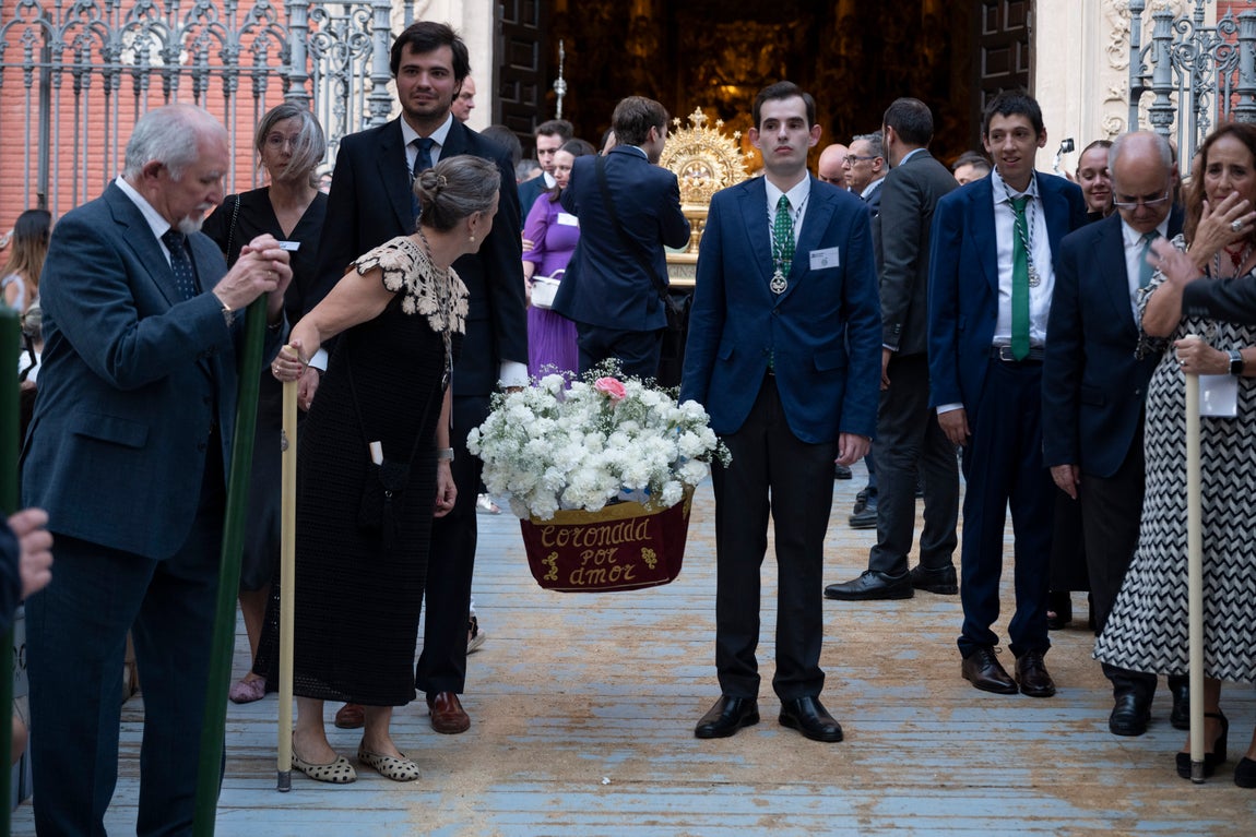 El traslado de la Virgen del Rocío a la Catedral, en imágenes