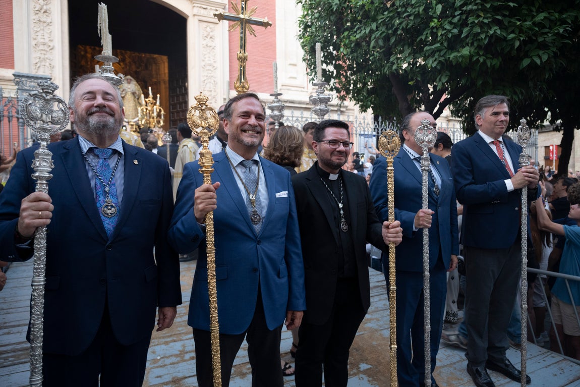 El traslado de la Virgen del Rocío a la Catedral, en imágenes