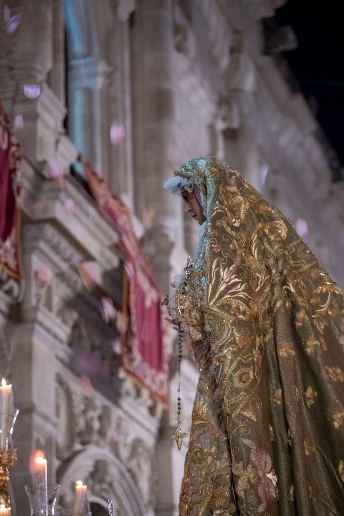 El traslado de la Virgen del Rocío a la Catedral, en imágenes