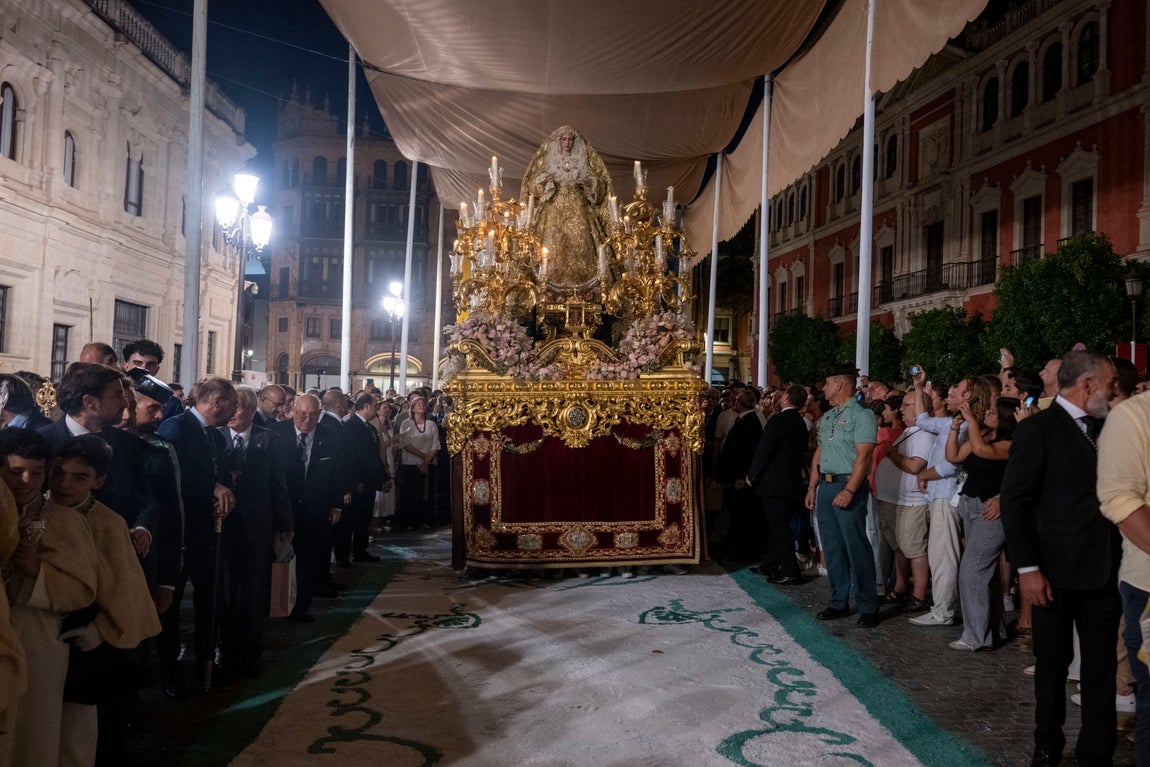 El traslado de la Virgen del Rocío a la Catedral, en imágenes