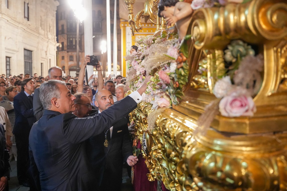 El traslado de la Virgen del Rocío a la Catedral, en imágenes
