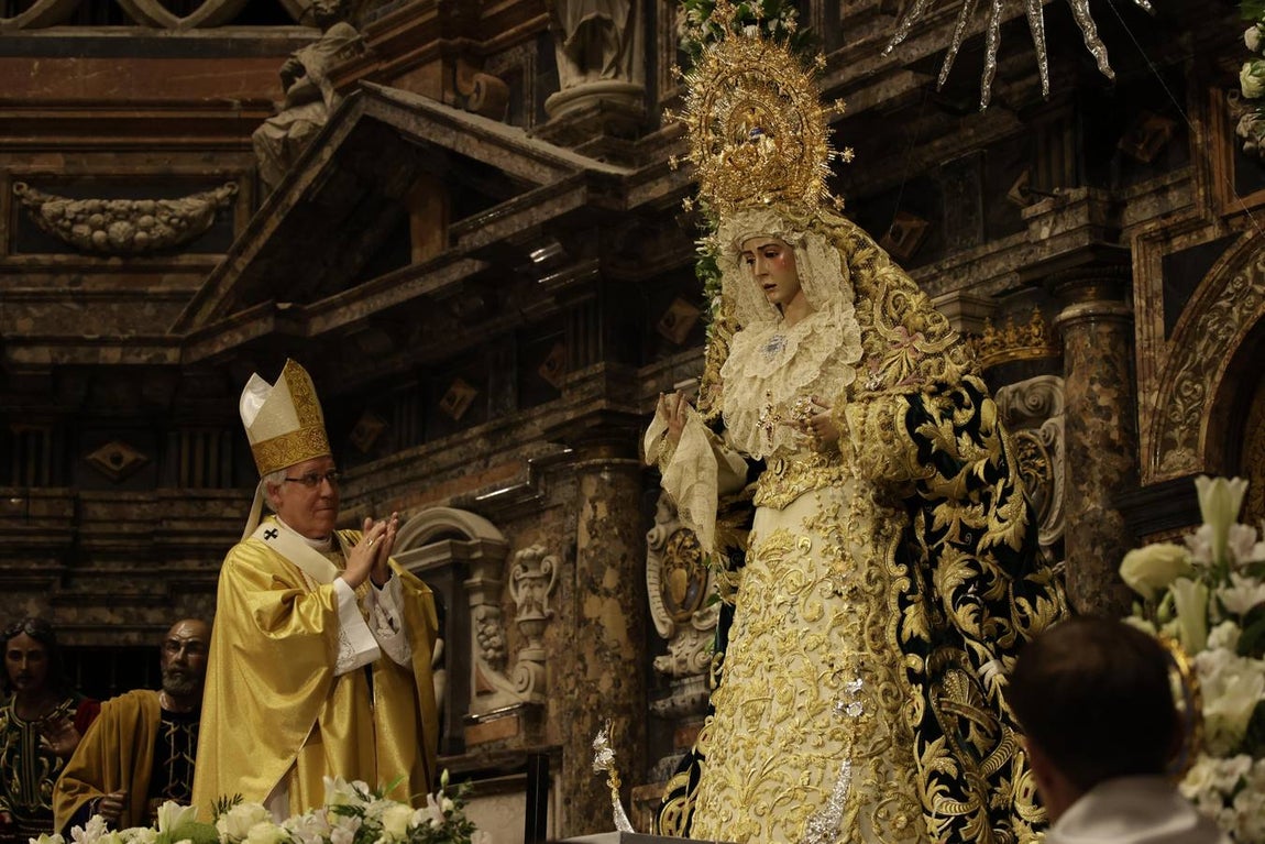 Coronación de la Virgen del Rocío en la Catedral