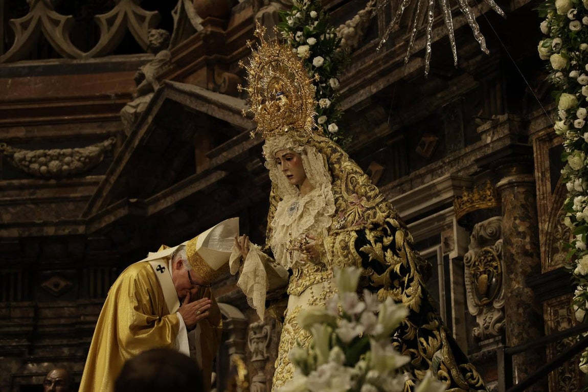 Coronación de la Virgen del Rocío en la Catedral