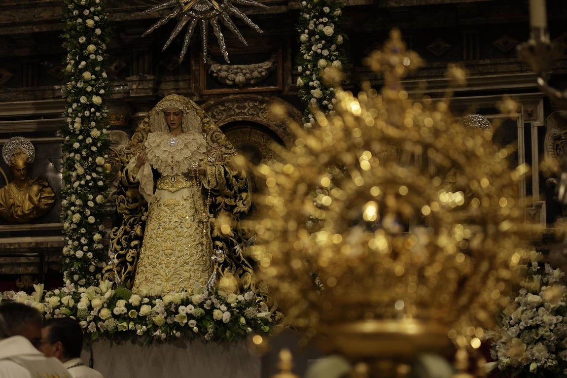 Coronación de la Virgen del Rocío en la Catedral