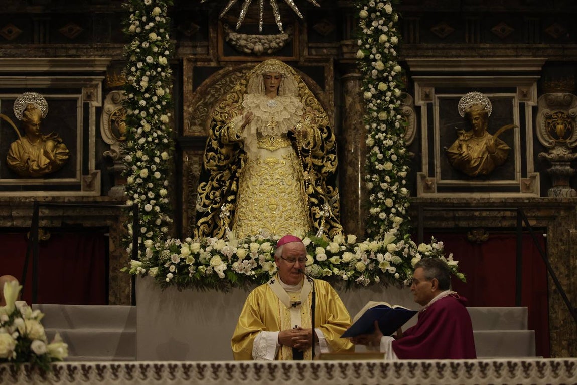 Coronación de la Virgen del Rocío en la Catedral