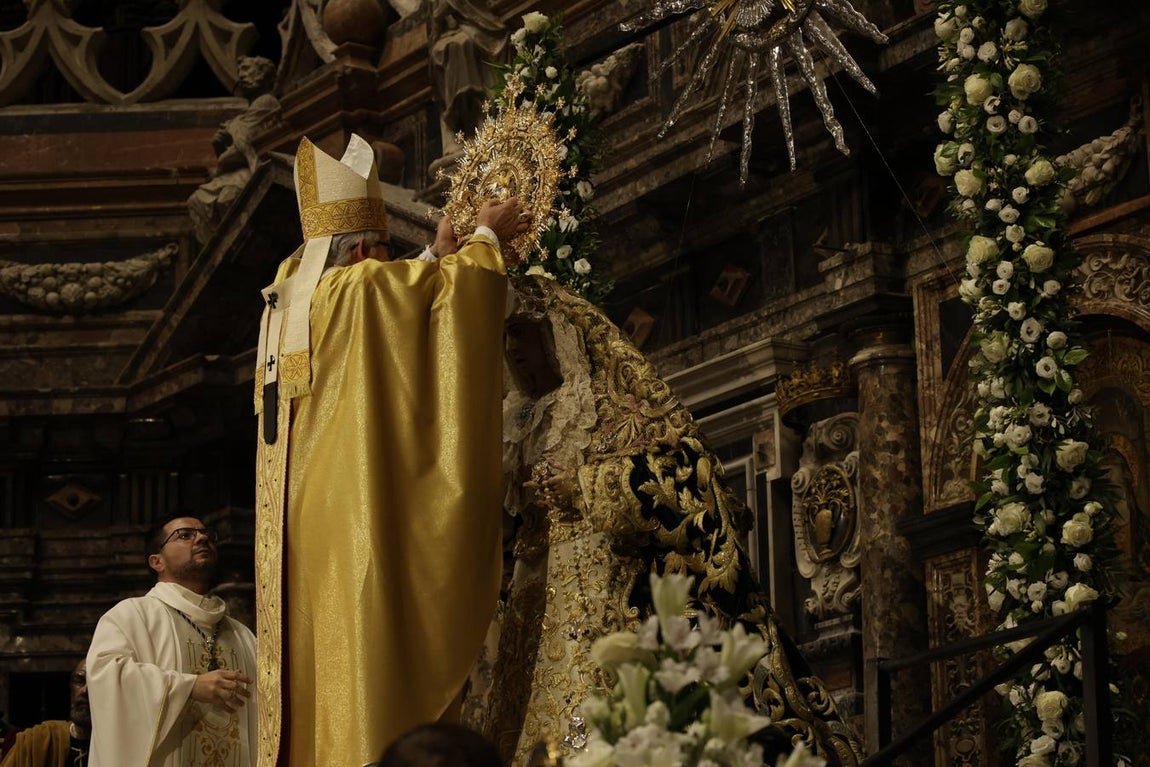 Coronación de la Virgen del Rocío en la Catedral