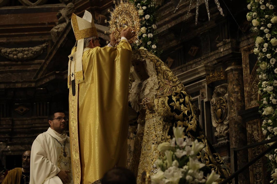 Coronación de la Virgen del Rocío en la Catedral