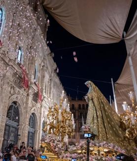 Imagen secundaria 2 - El Rocío firma la víspera más extraordinaria en la coronación de su dolorosa