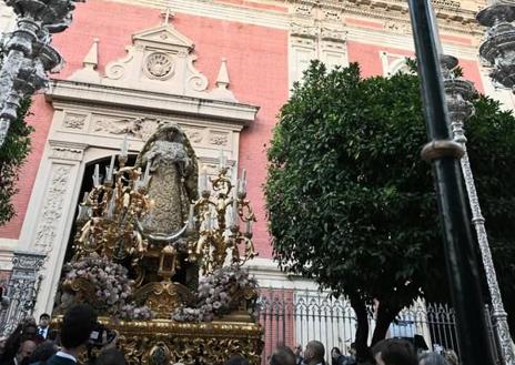 Imagen secundaria 1 - El Rocío firma la víspera más extraordinaria en la coronación de su dolorosa
