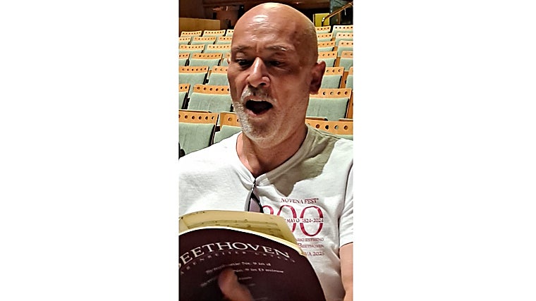 Tomás Vallejo ensayando la 'Novena'